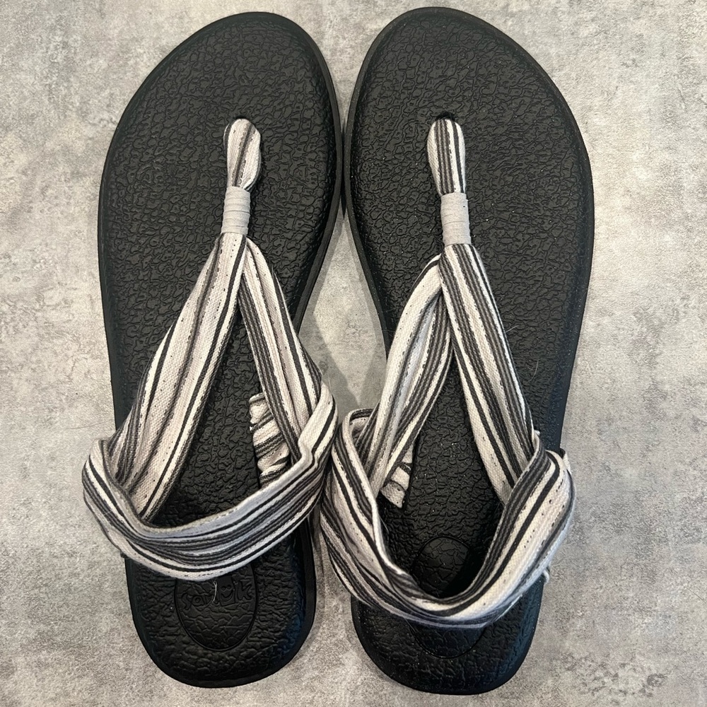 Sanuk NWOT Size 10